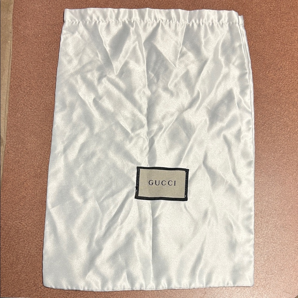 Gucci Elegant Cream Purse Dustbag